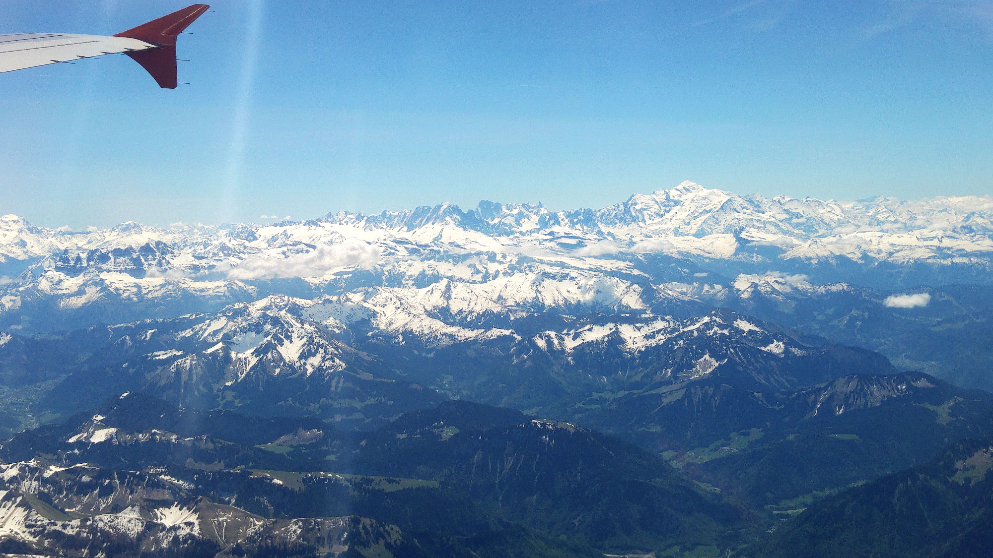 Vue du Mont Blanc depuis notre avion - Juste Ici - Le blog de voyage de Claire et Vincent