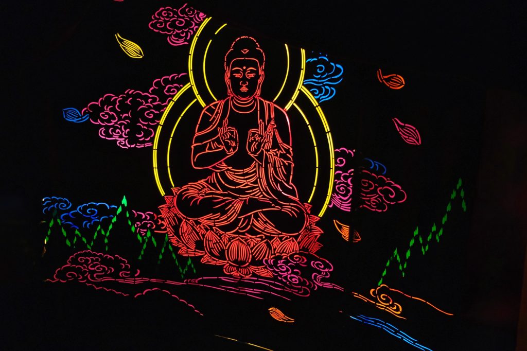 Un bouddha lumineux