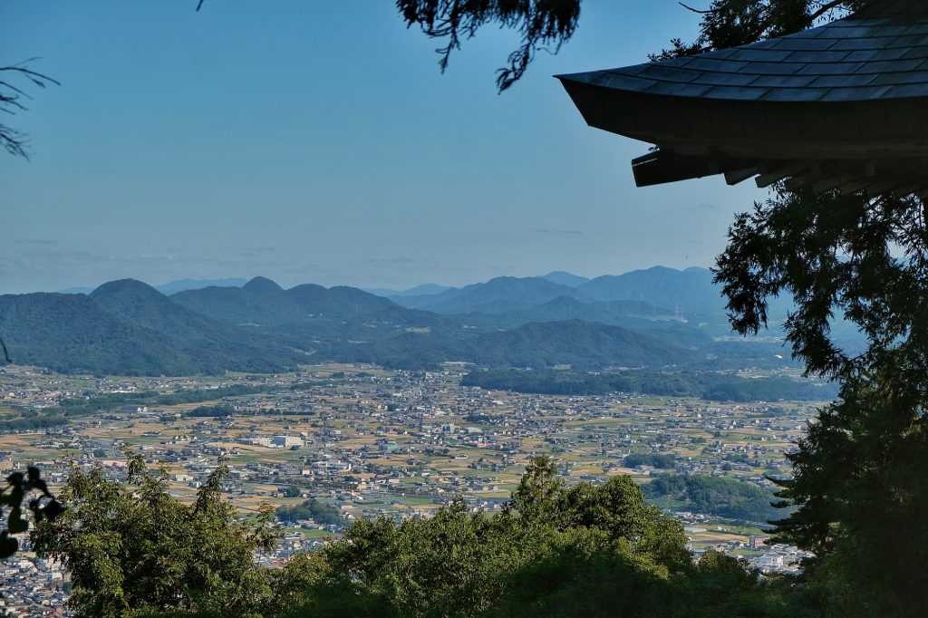 Vue de la vallée depuis le sanctuaire intérieur du Kotohira-gu