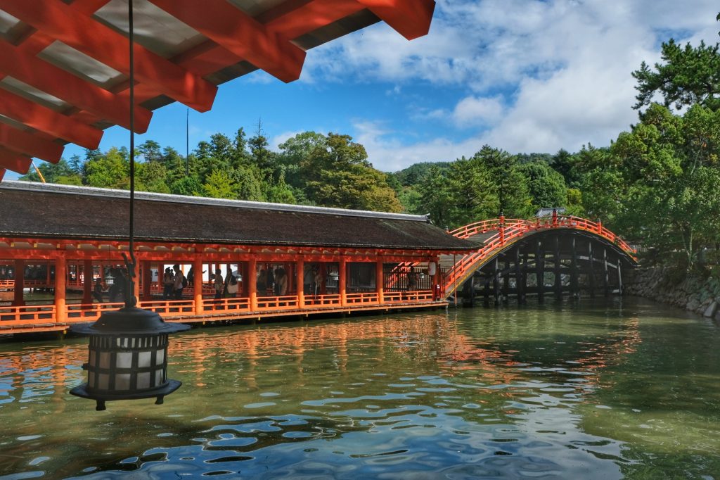 Galerie et pont du Itsukushima jinja de Miyajima