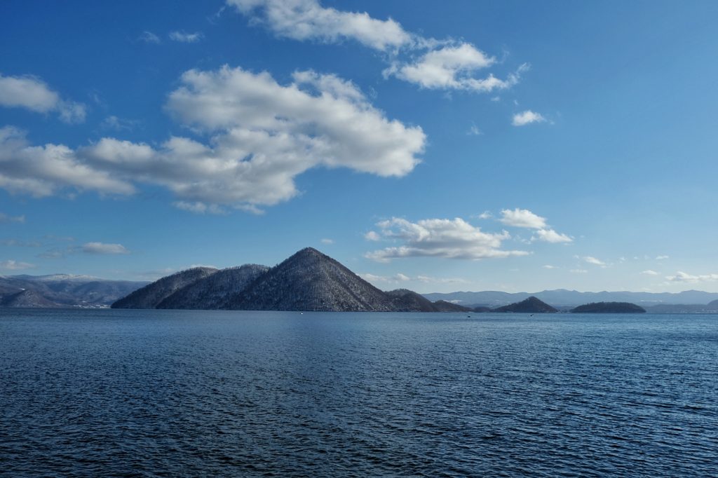 L'île centrale du lac Toya