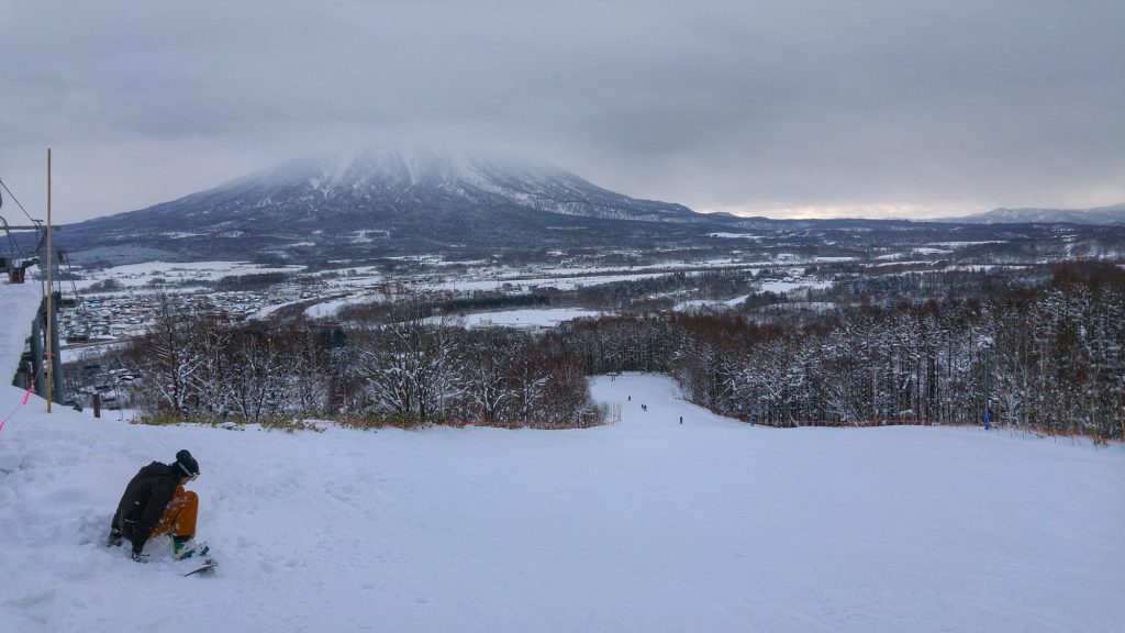 La station de ski de Kutchan (2-3 pistes) avec vue sur le Mont Yotei