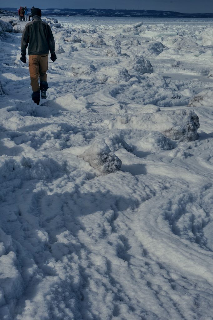 Vincent marche sur la mer d'Okhotsk grâce à sa glace à la dérive
