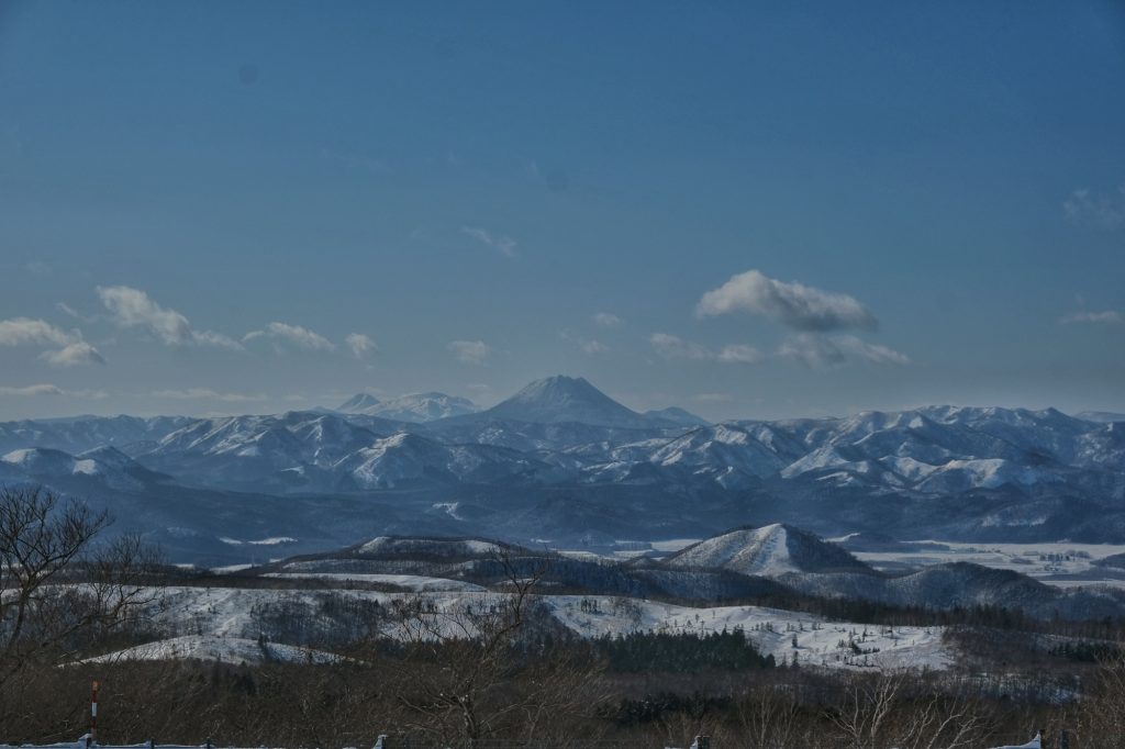 Vue des montagnes depuis le lac Mashu