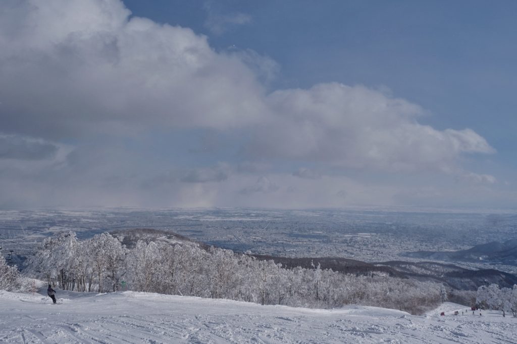 Vue de la ville de Sapporo depuis la station de ski de Teine