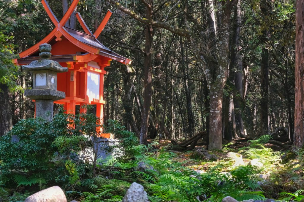 Le sanctuaire Ryuosha dans la forêt près de Nara