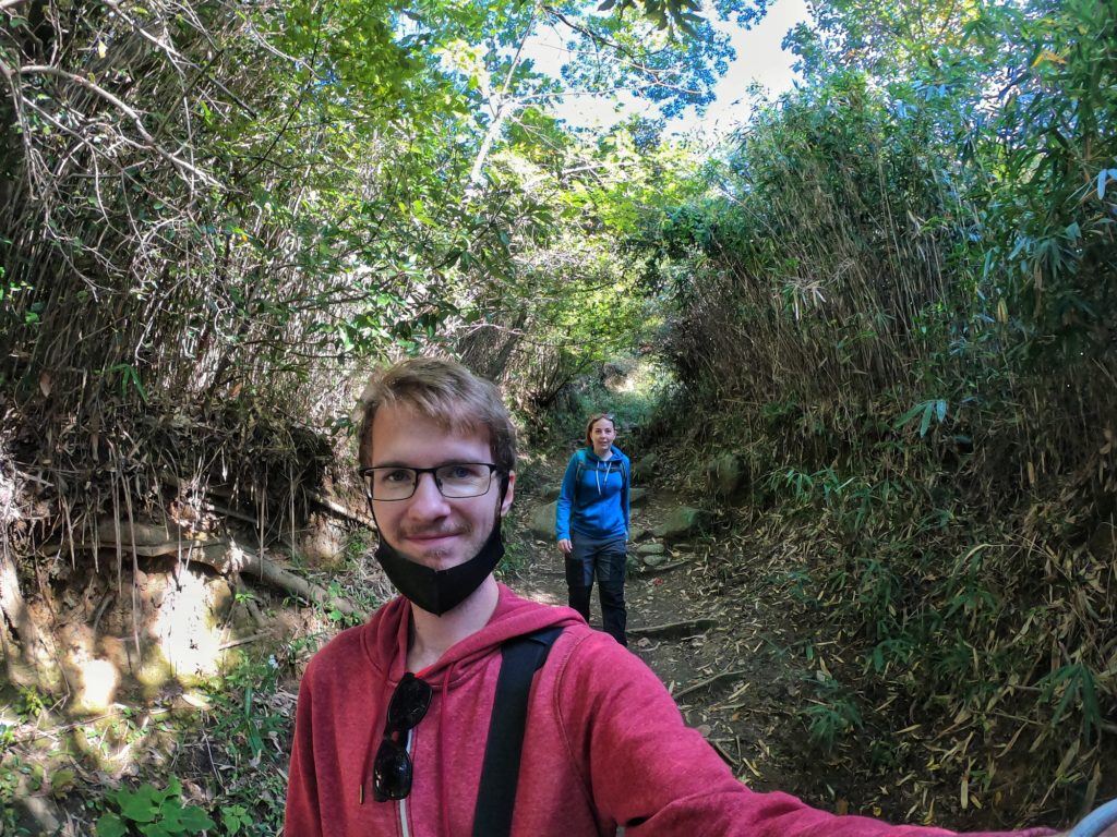 Selfie en redescendant du mont Ikoma entre les bambous