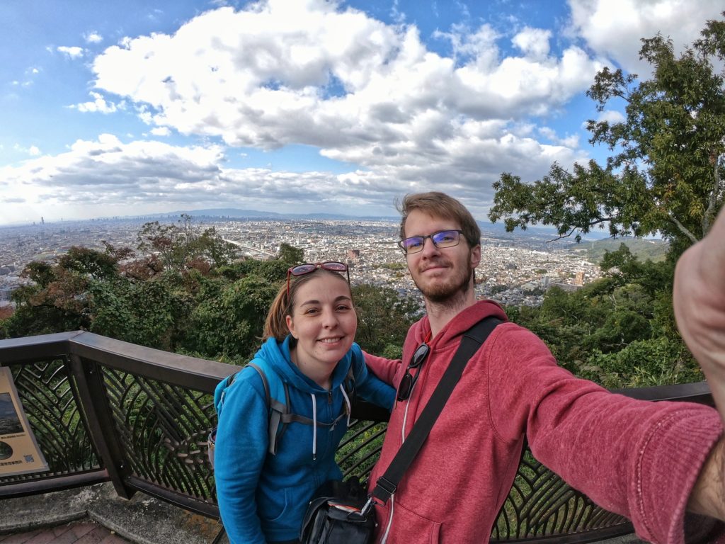 Selfie devant la ville d'Osaka en redescendant du mont Ikoma