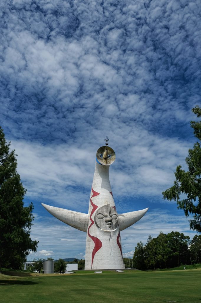 La tour du Soleil dans le parc commémoratif de l'exposition universelle de 1970