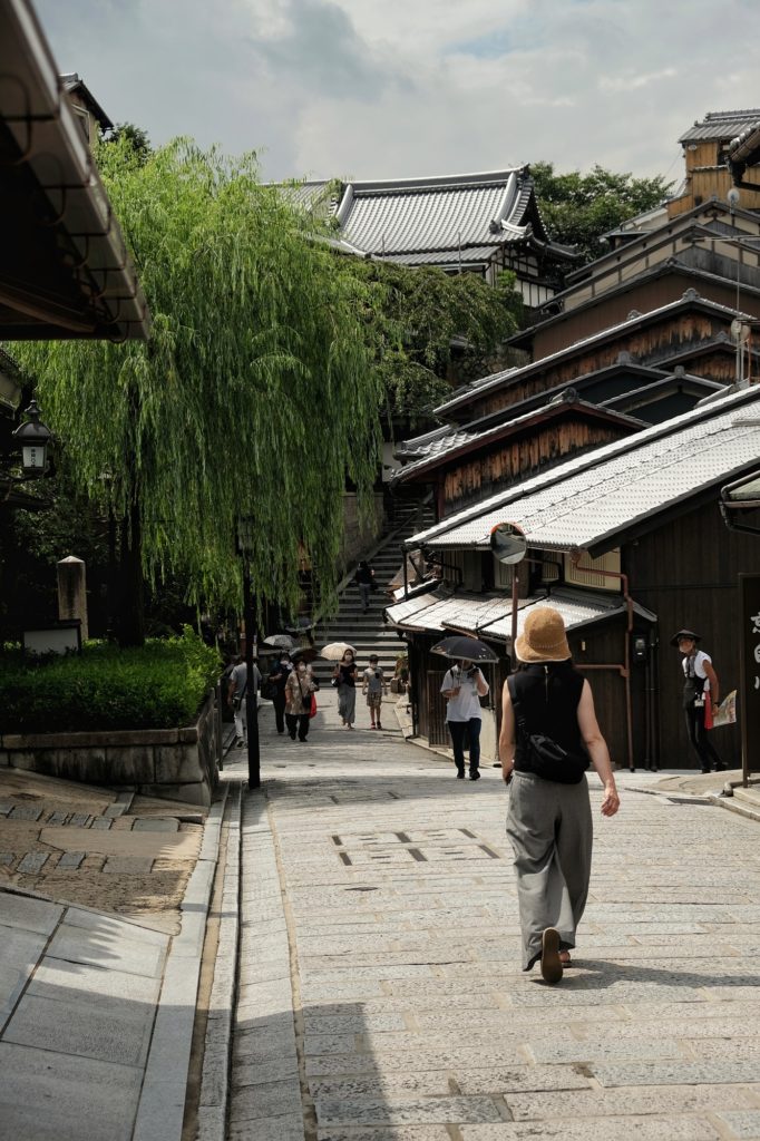 Le chemin Sanneizaka et ses passants à Kyoto
