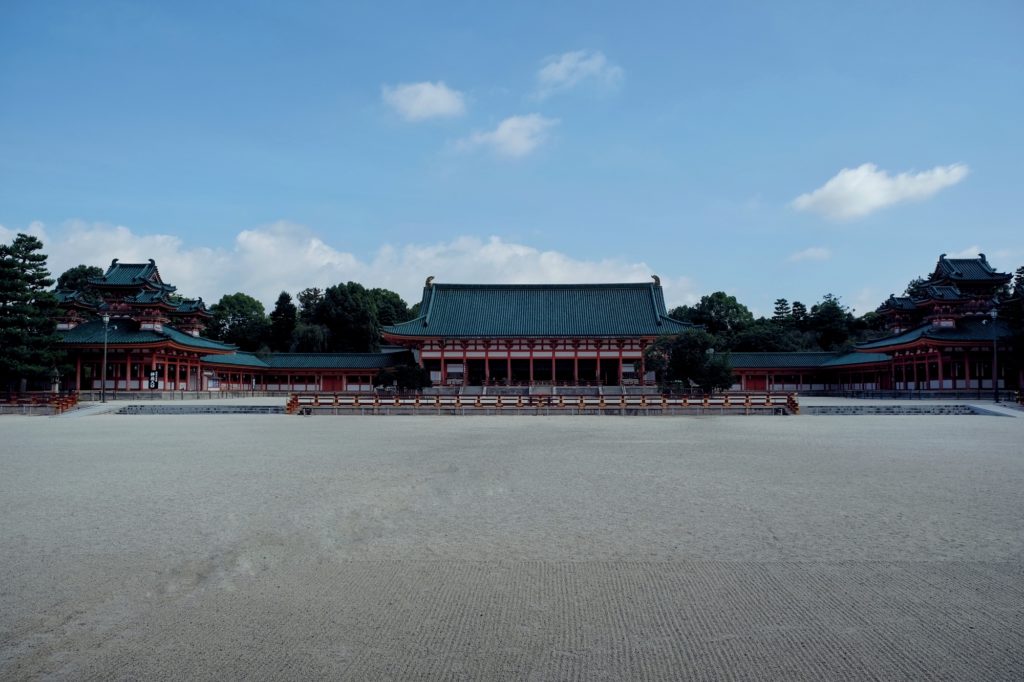L'esplanade devant le sanctuaire Heian-jingu à Kyoto