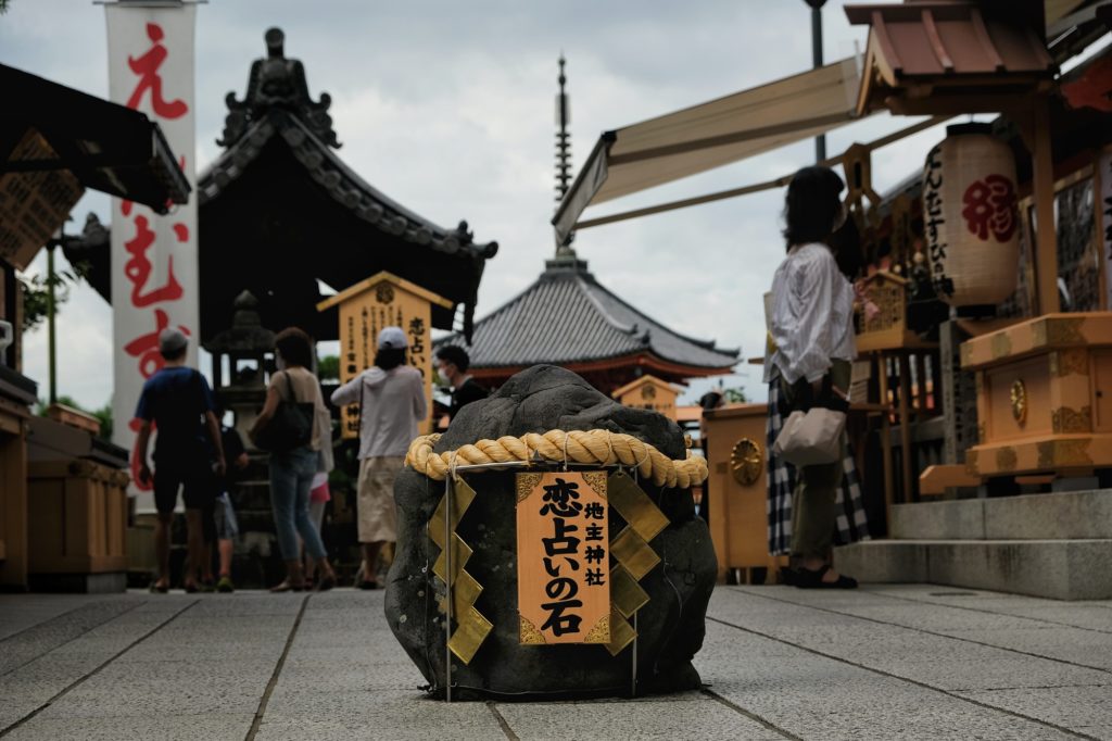 La pierre d'amour du sanctuaire Jishu-jinja à Kyoto