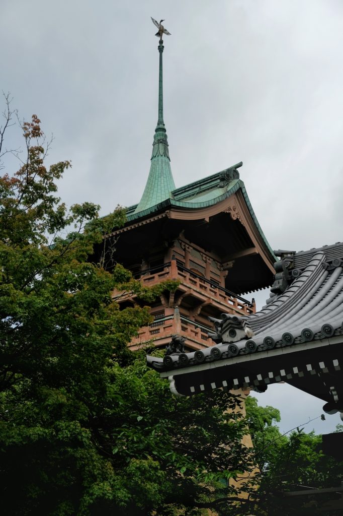 La tour du temple Gionkaku à Kyoto