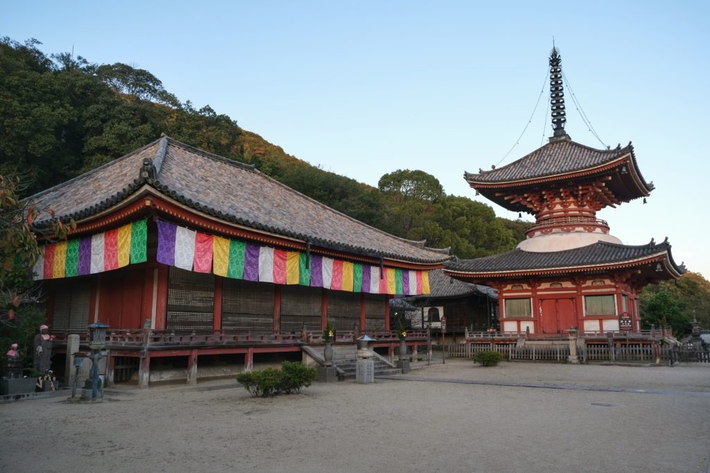 La tour Tahoto et la pagode Amida-do sur le chemin des temples d'Onomichi