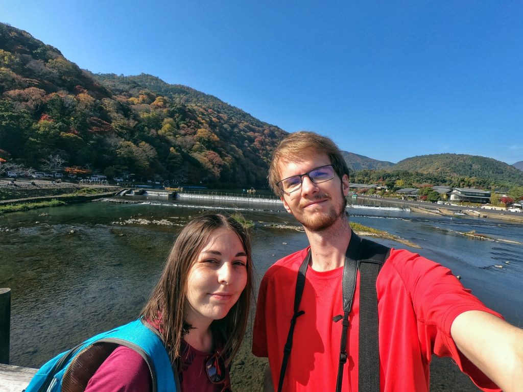 Selfie devant la rivière Katsura sur le pont Togetsu