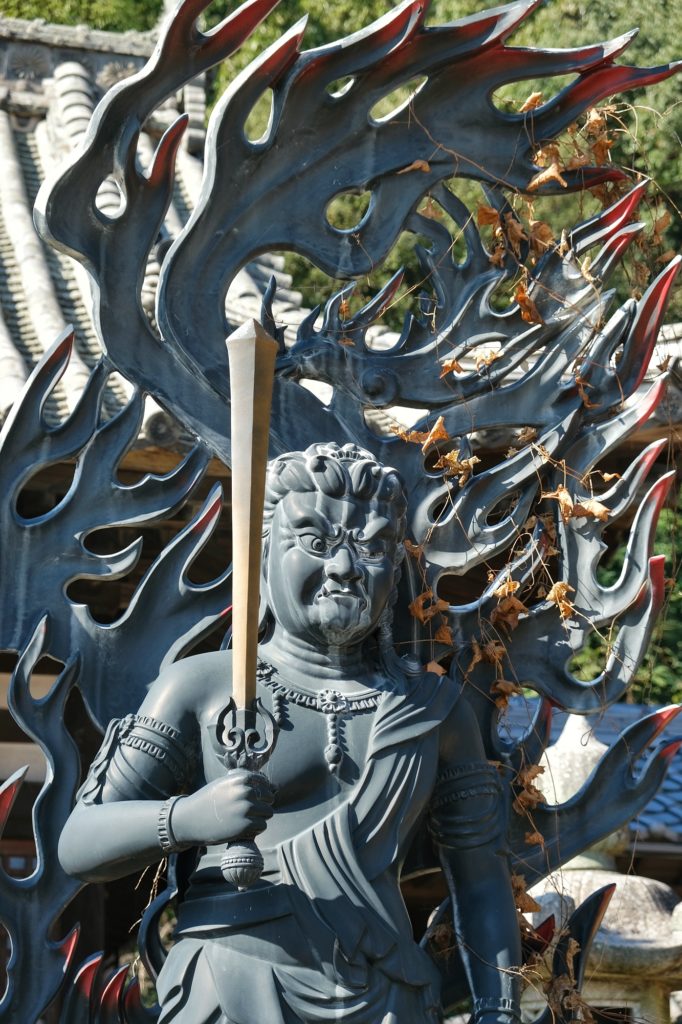 Une statue menaçante du temple Saigokuji d'Onomichi