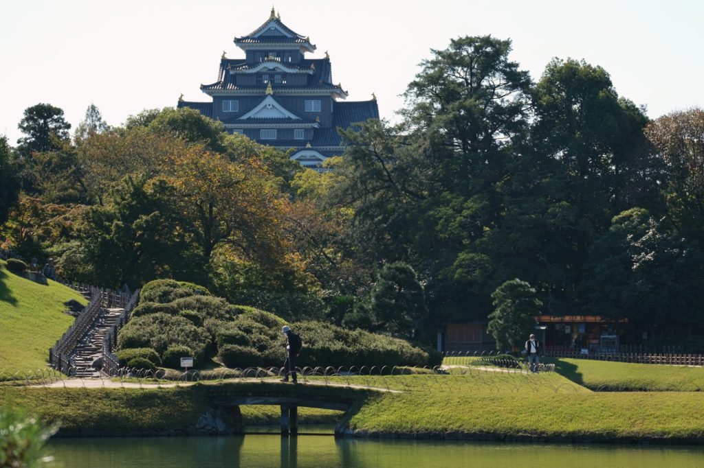 Le château Ujo est visible depuis le jardin Koraku-en à Okayama