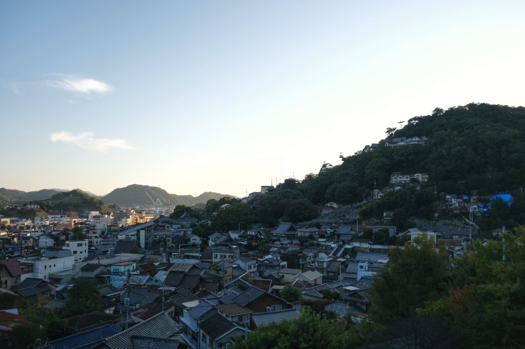 Vue sur la colline du Senko-ji en fin de journée